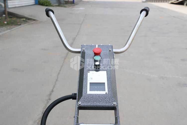 拋光機(jī)是為了讓地面表面有光澤，需要先研磨后才可以拋光。拋光分為粗拋和精拋，這時候可以使用拋光機(jī)，配合拋光墊，提高地面的光澤度。高速地坪拋光機(jī)讓你輕松完成地坪拋光工作，提高地坪亮度。