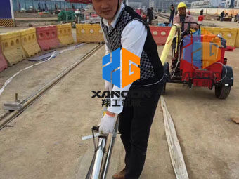 路面灌縫施工，選翔工機械瀝青灌縫機