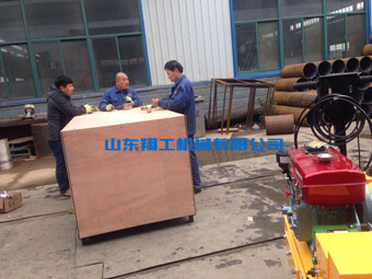 山東翔工機(jī)械小型壓路機(jī)發(fā)貨現(xiàn)場忙！