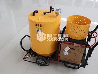 瀝青灌縫機(jī)廠家迎合路面養(yǎng)護(hù)需求，適應(yīng)市場(chǎng)變化