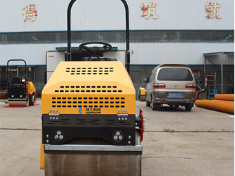  如何讓小型壓路機(jī)適應(yīng)市場(chǎng)的發(fā)展？