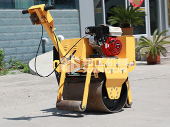 為什么別人家小型壓路機長壽？秘訣在這里！