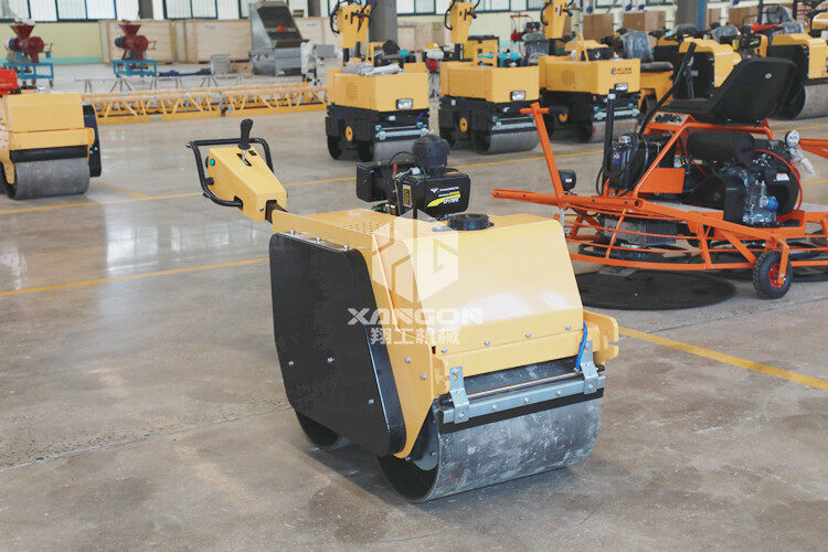 壓路機前面的大滾筒，里面到底裝著什么？