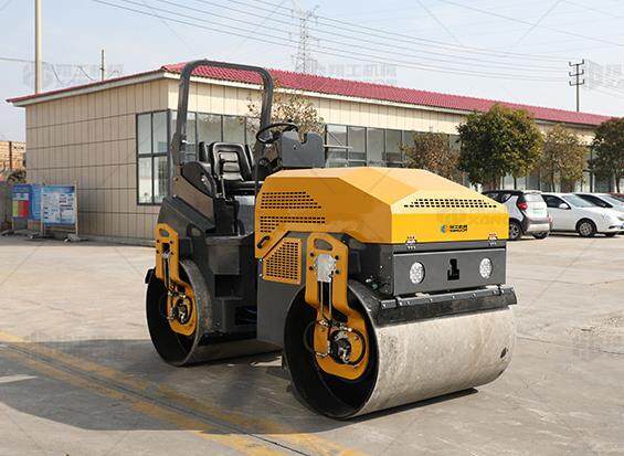  振動(dòng)壓路機(jī)購買的三點(diǎn)建議