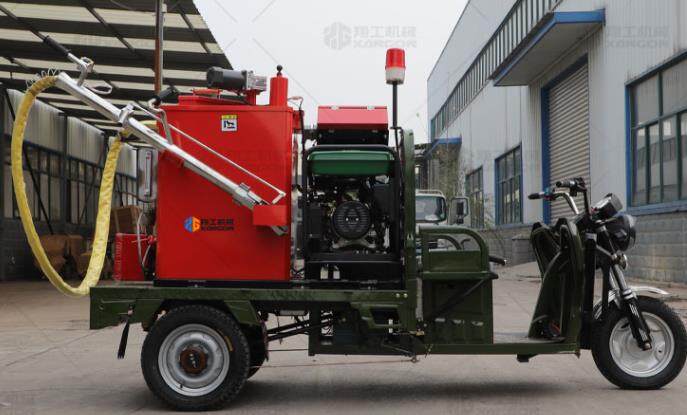 瀝青灌縫機裂縫修補，橫向縱向都可以